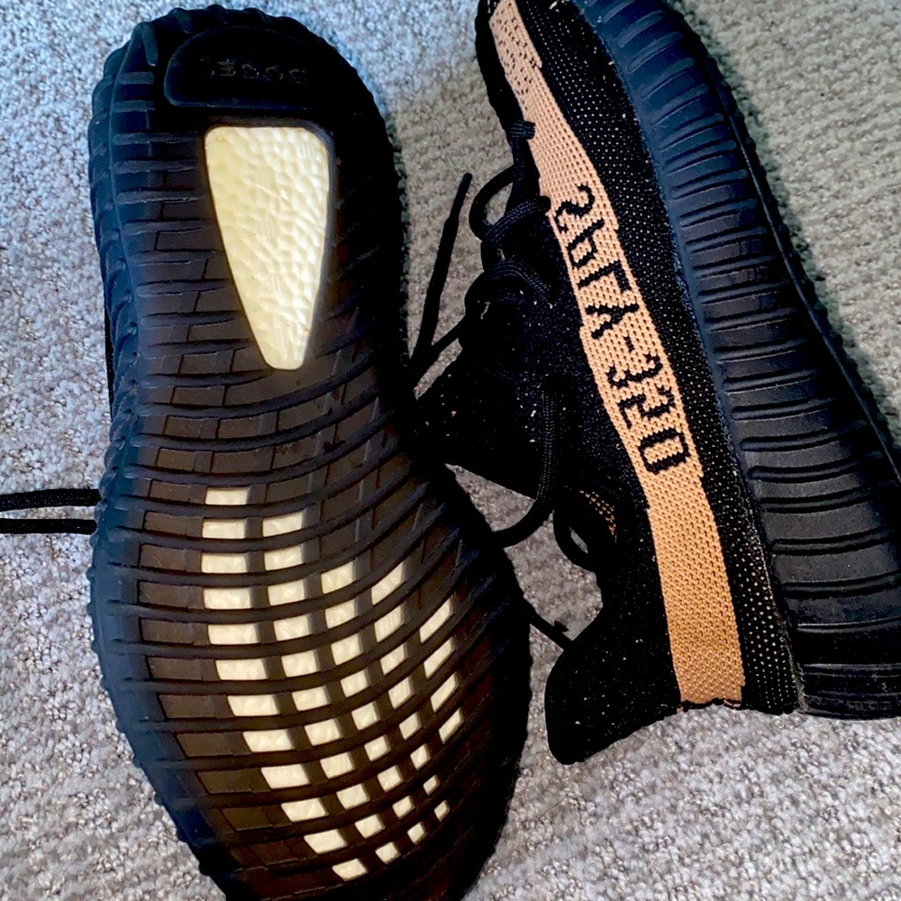 Yeezy 350 boost Black Friday edition